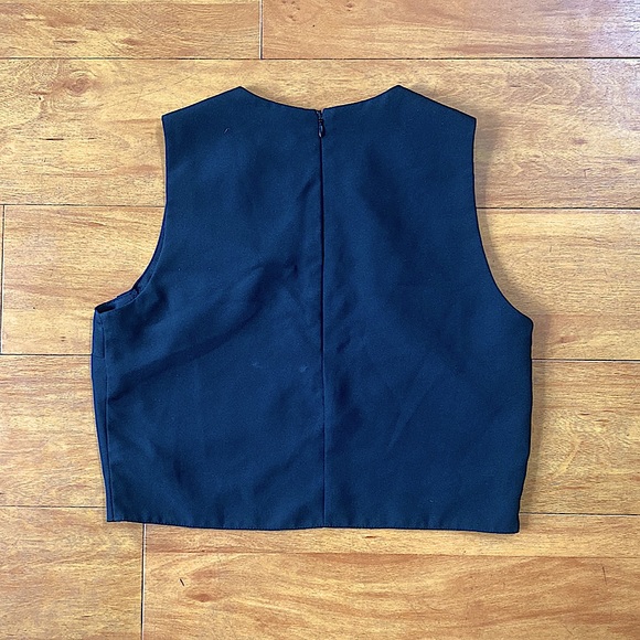 Curtain Crop Top - Picture 2 of 7